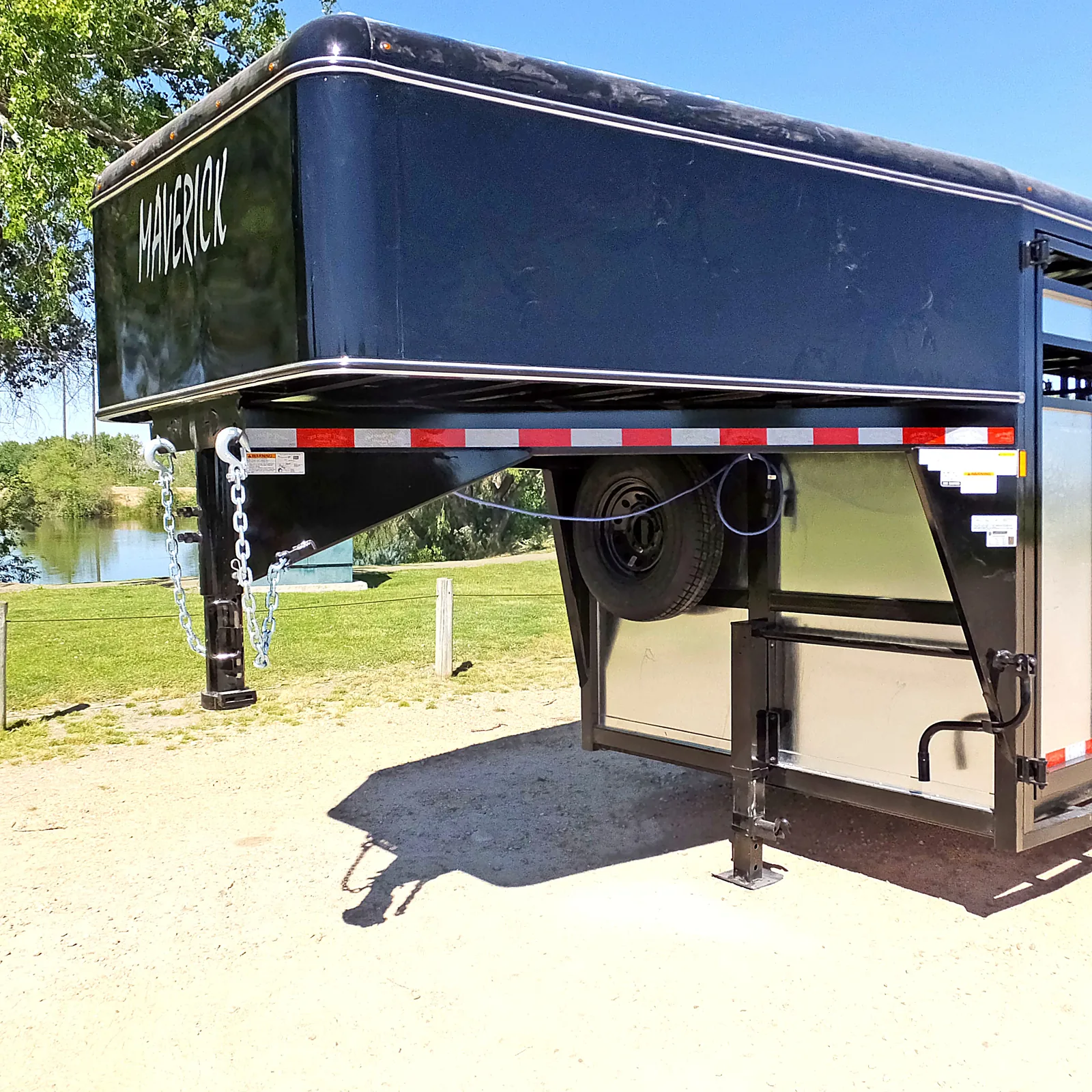 Maverick HD Gooseneck Stock gooseneck nose.